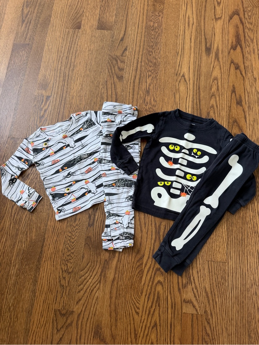 Glow-in-the-dark Halloween pajama sets, size 24M/2T
